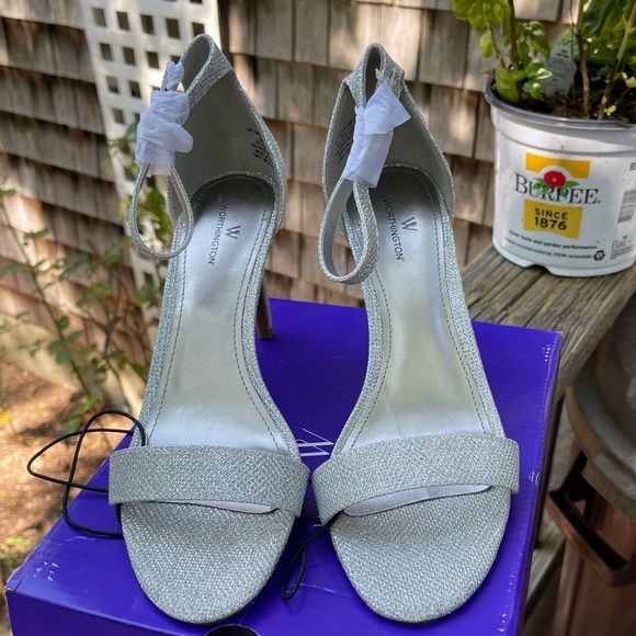 Silver heels Size 9 M NEW - Picture 2 of 5